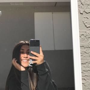 Meet your Posher, Ayline